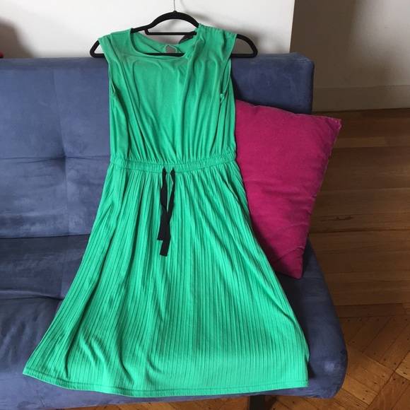 BCBGMaxAzria Dresses & Skirts - BCBG Green Medium Dress BCBGMaxAzria Dresses & Skirts - BCBG Green Medium Dress